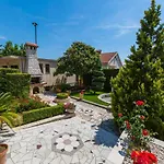 Apartament Dijana *